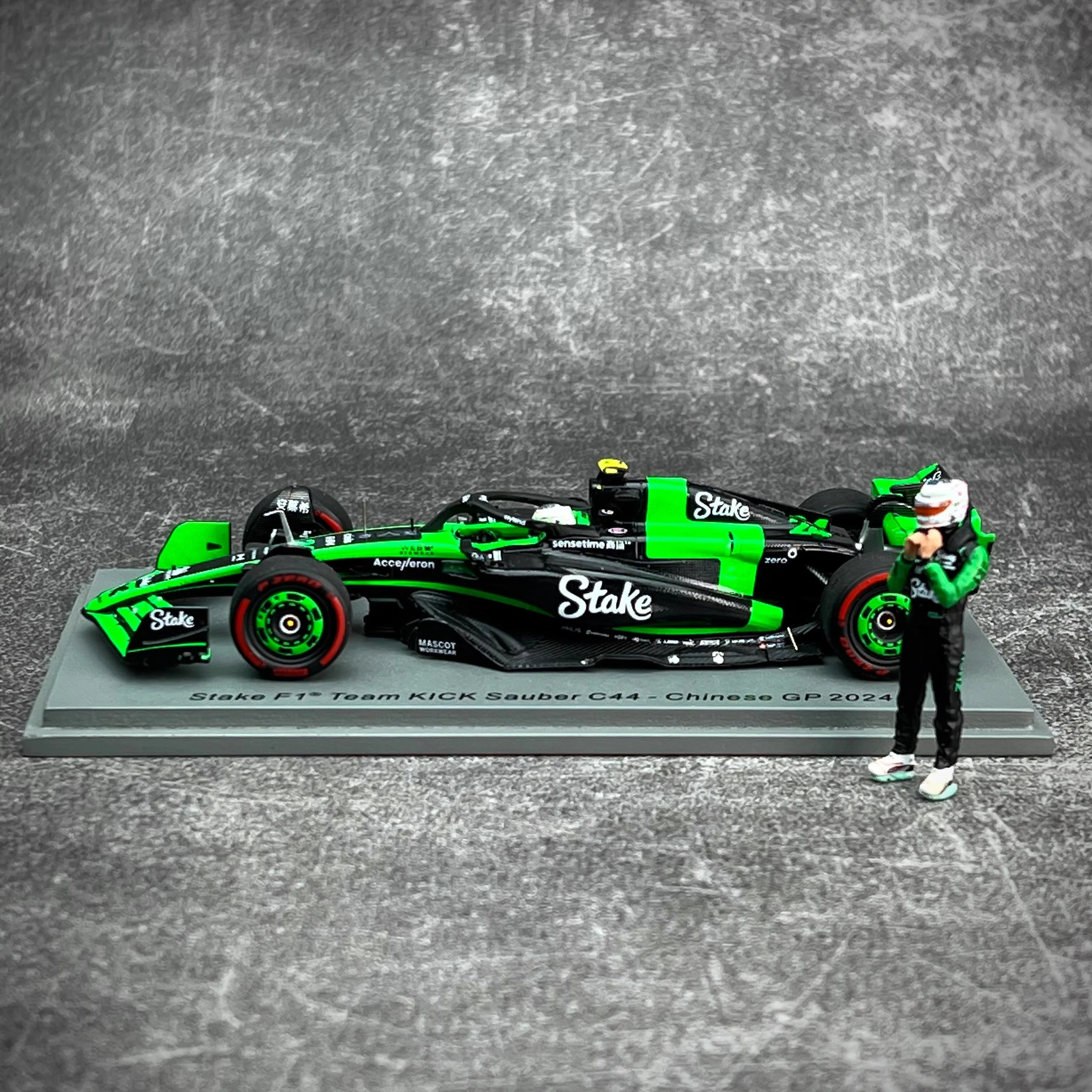 Spark 1:43 – Zhou Guanyu – Kick Sauber F1 Racing Team – 2024 Shanghai Grand Prix