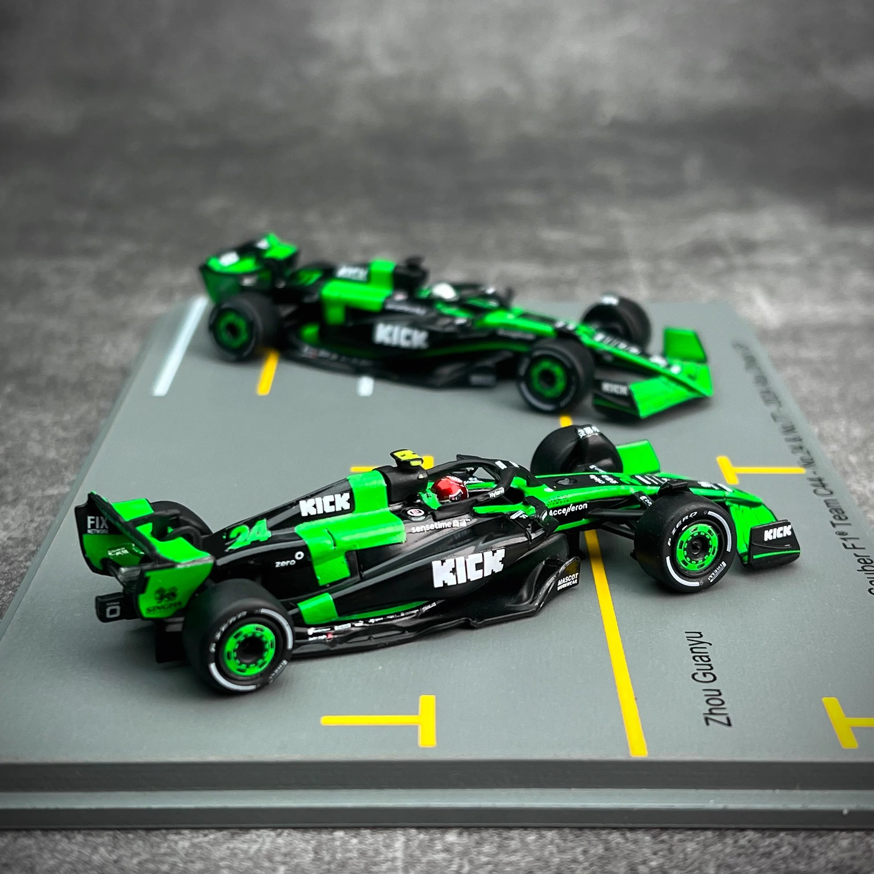 Spark 1:64 – Zhou Guanyu / Valtteri Bottas – Kick Sauber F1 Team – 2024 Abu Dhabi Grand Prix