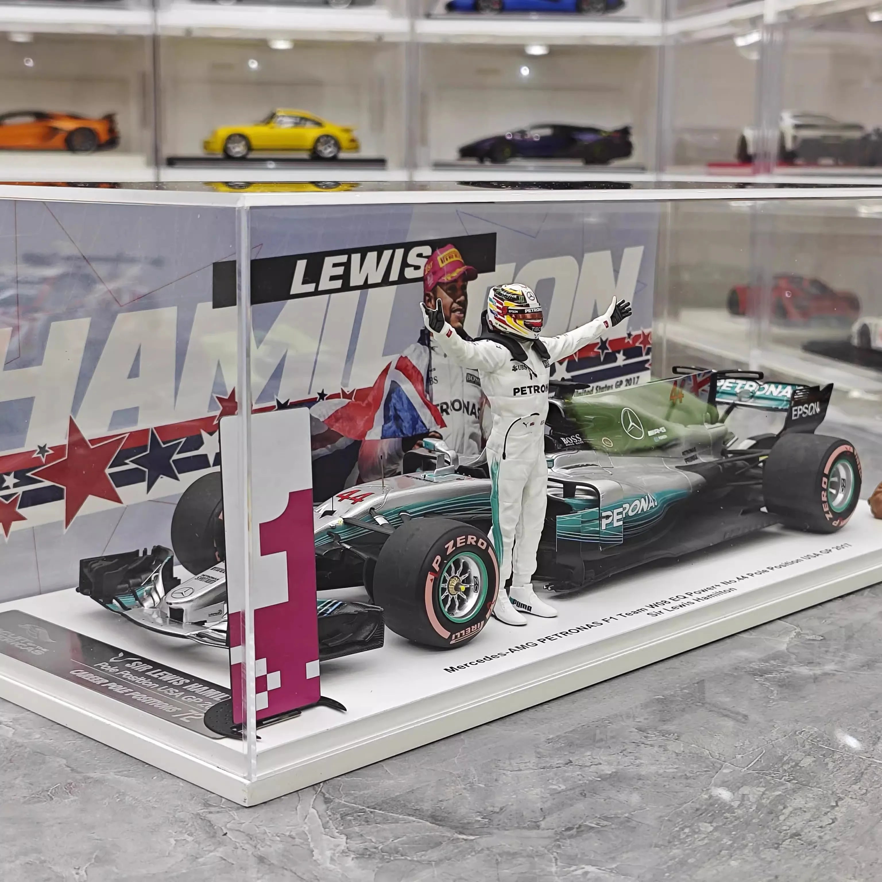 Spark 1:18 – Lewis Hamilton – AMG Petronas Formula One Team – 2017 United States