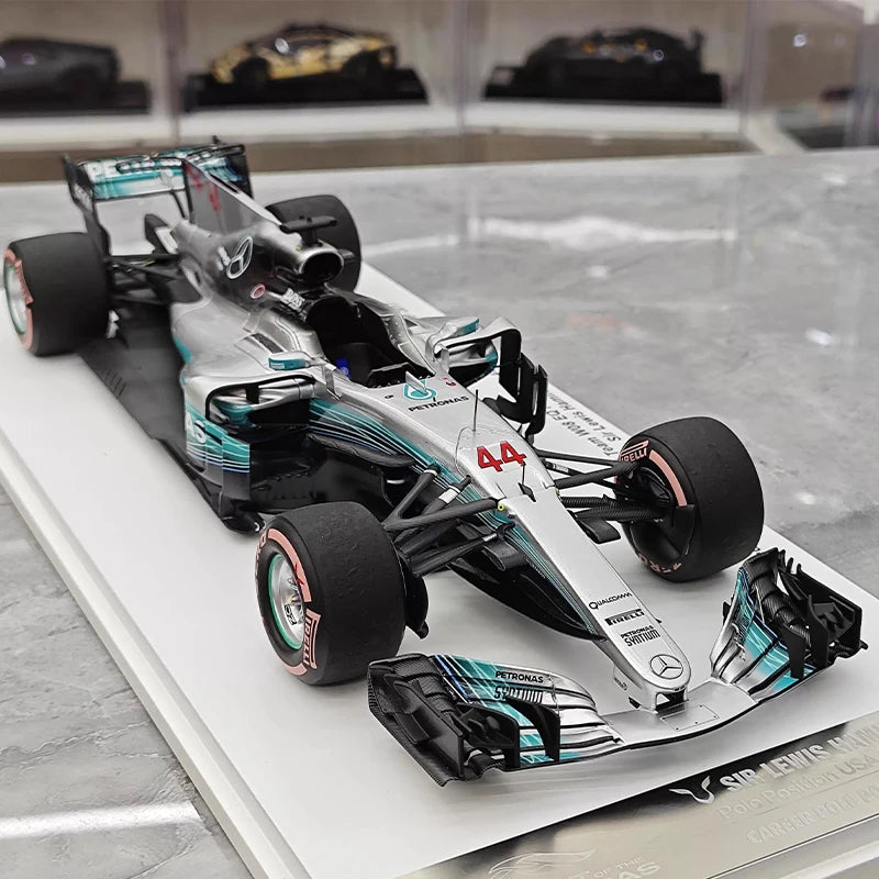 Spark 1:18 – Lewis Hamilton – AMG Petronas Formula One Team – 2017 United States